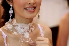 绵阳人妖皇后(中国富豪娶人妖皇后)