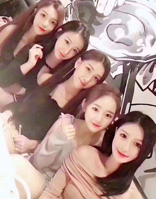 美国小姐姐带小伙伴游中国上海的简单介绍